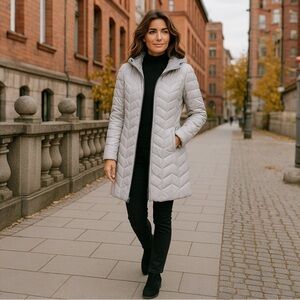 NWT Kenneth Cole Women’s Silver Quilted Hooded Cire Coat Down Alternative‎ Cozy